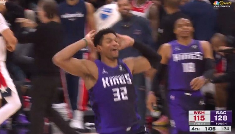 皇冠体育在线头投注-🤣情绪价值拉满！国王落选秀考德威尔蹦蹦跳跳疯狂庆祝