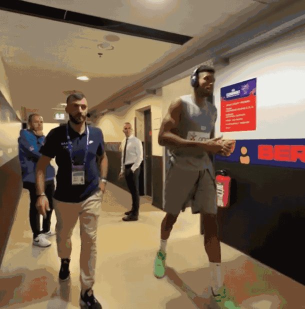 1662989695159081351.gif 字母.gif