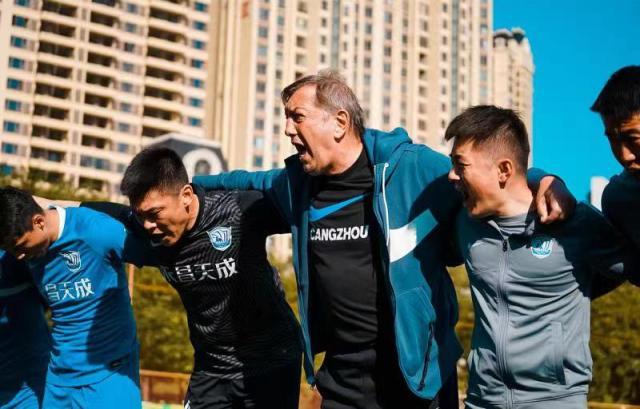 皇冠体育app-萨布利奇东欧撒网喜忧参半 挖角豪门扩增外教团队