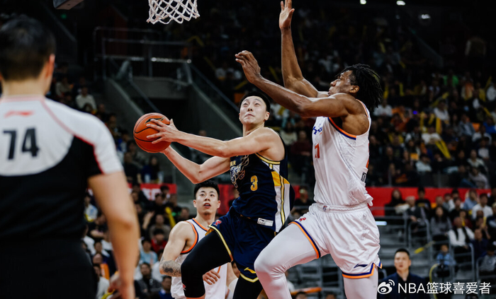 皇冠体育下载-40分惨败后又输了10分！广东惨遭上海双杀：杜锋恐裁掉萨林杰？|广东队|上海队|上海男篮|广东男篮|马尚-布鲁克斯_新浪体育_新浪新闻