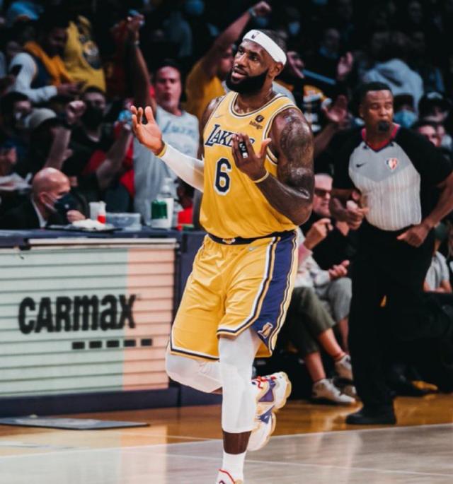 皇冠体育app-湖人低迷的关键因素是什么？某队高管：詹姆斯老了